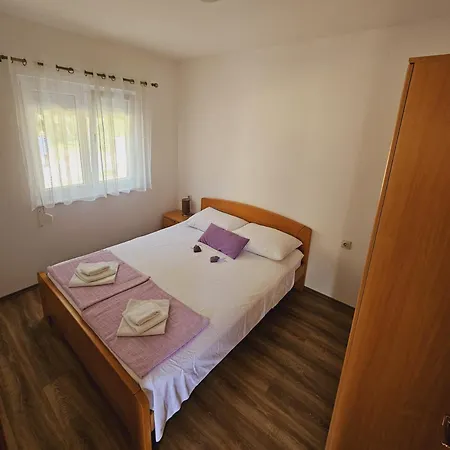 Lili Apartman *